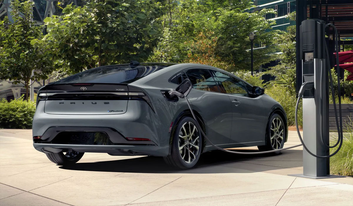 The Breakthrough of Hybrid and Electric Vehicles