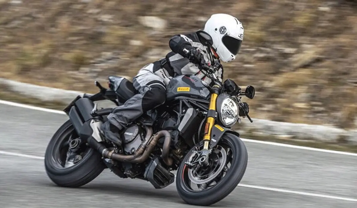 Motorcycle Strategy When Overtaking on Sharp Bends